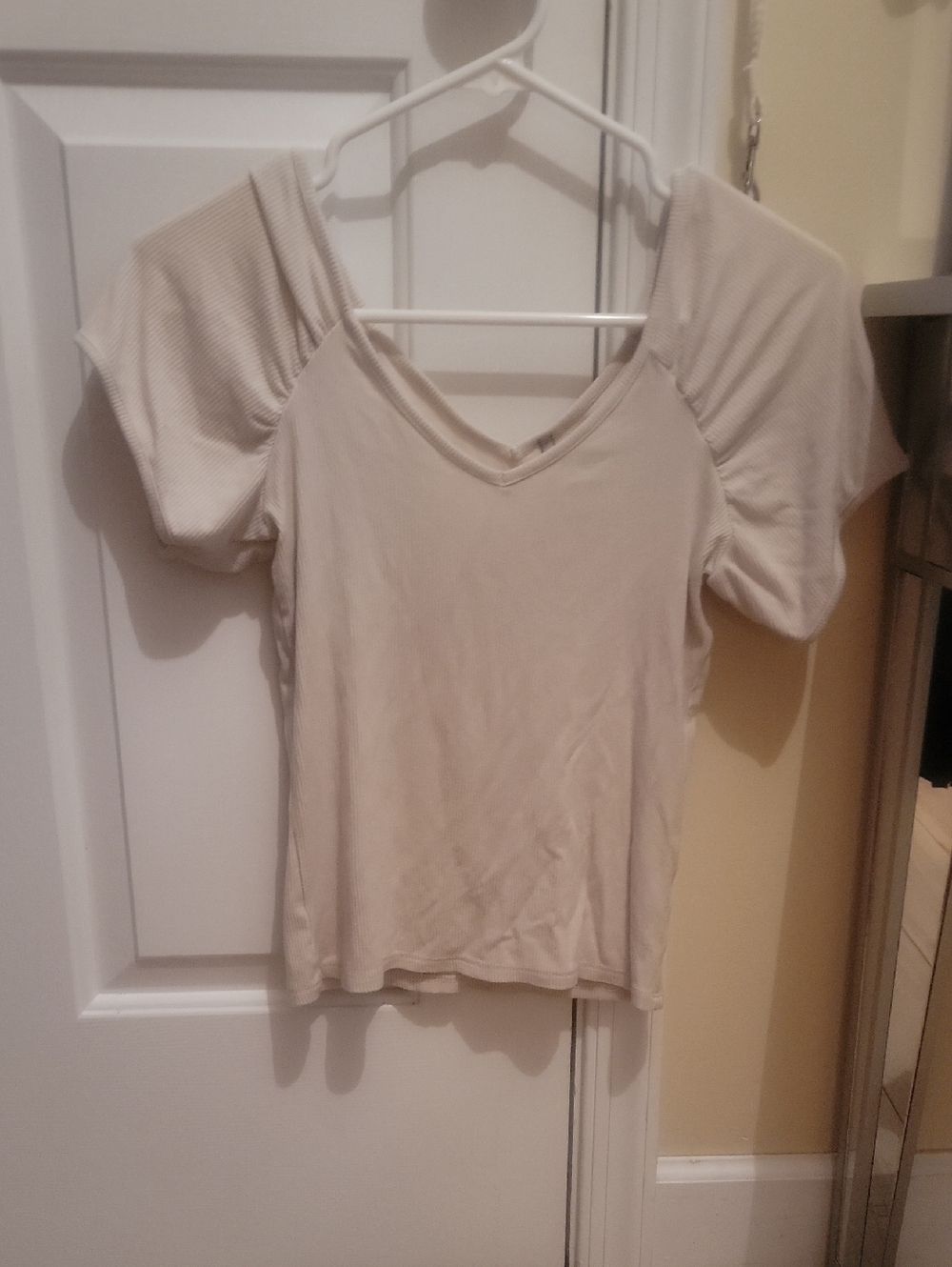 Bke Core Runched Sleeved Top. Size xs. Fitted. Never Worn. Cream Color